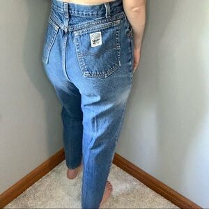 Vintage Levi’s High Waisted Mom Jeans Size 13